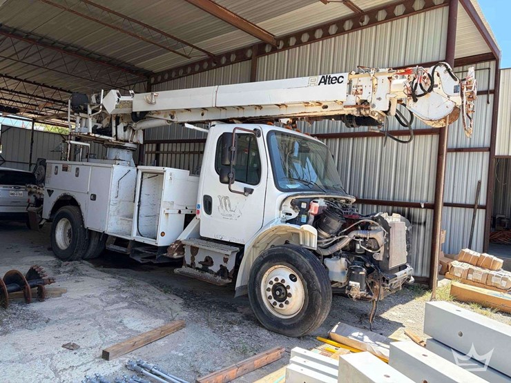 2016-freightliner-m2-106-image-2