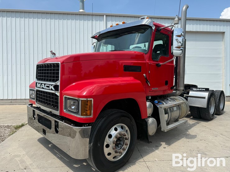 2023-mack-pinnacle-64t-image-1