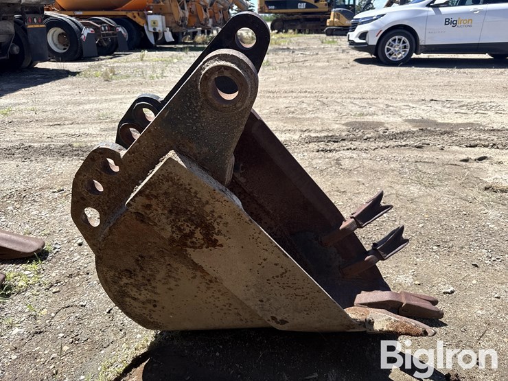 central-fabricators-430e-backhoe-frost-bucket-image-4