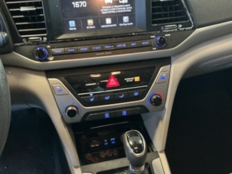 2017-hyundai-elantra-sdn-image-19