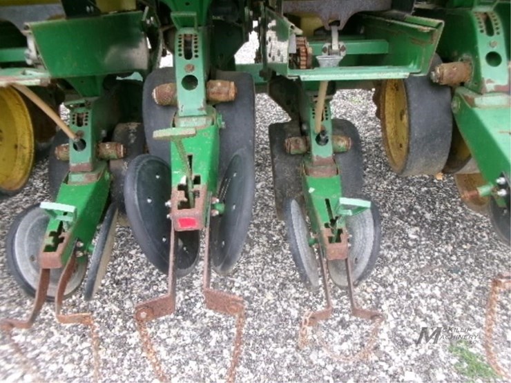 1989-john-deere-7240-image-23