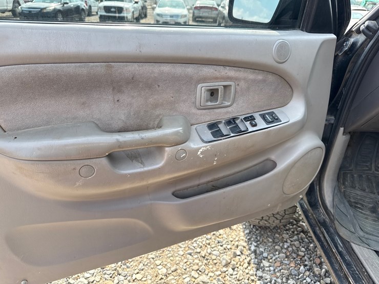 2003-toyota-tacoma-image-19