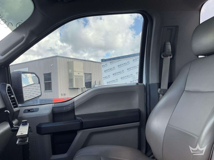 2017-ford-f150-image-16