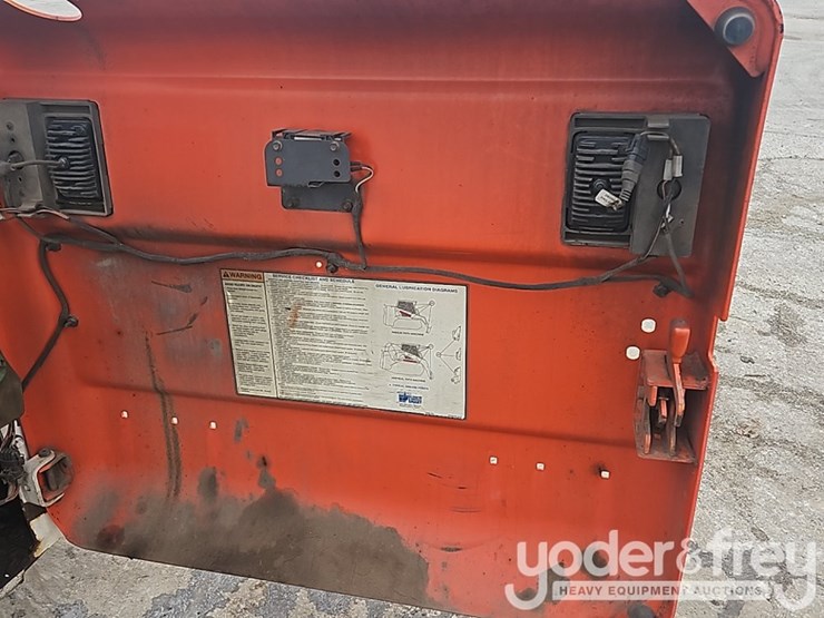 2011-bobcat-s185-image-31