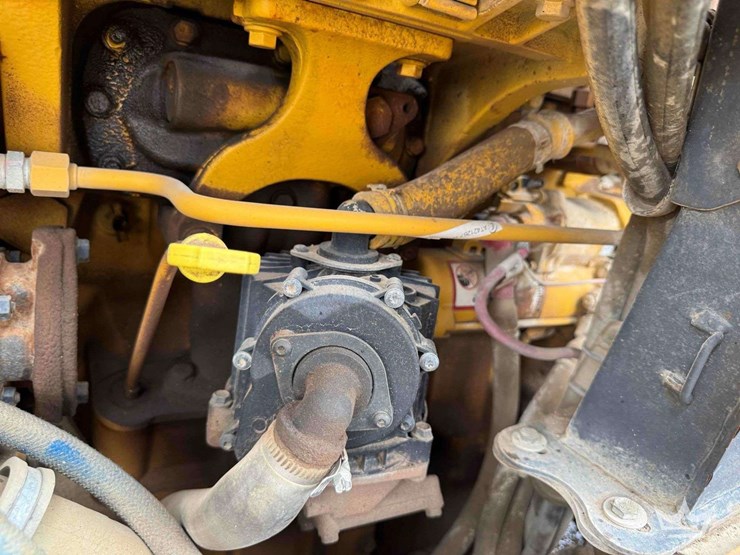 2013-deere-250d-image-42