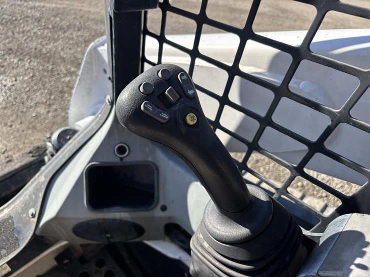 2019-bobcat-t770-image-25