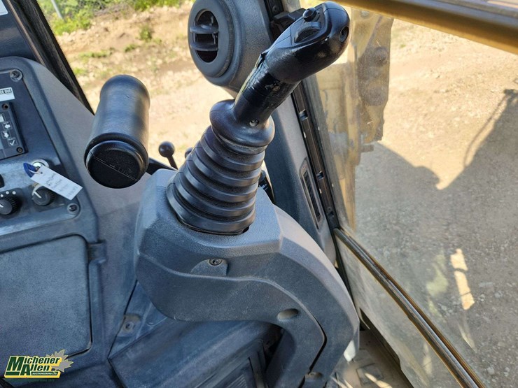 deere-410l-image-12
