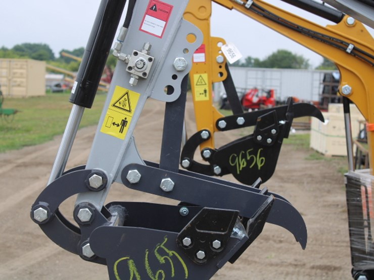 #9655-•-mini-excavator-image-2