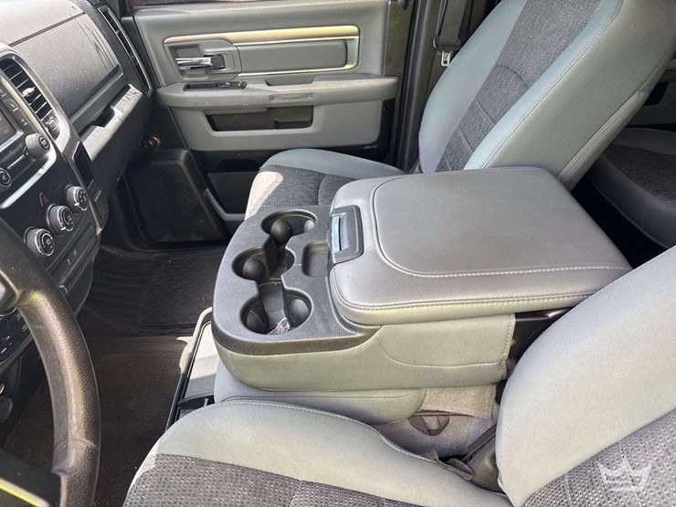 2017-dodge-1500-image-17