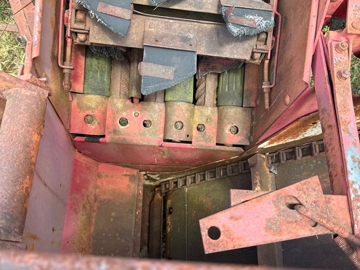 #420-•-mccormick-corn-picker-image-11