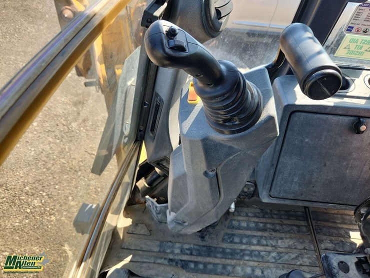 deere-410l-image-13