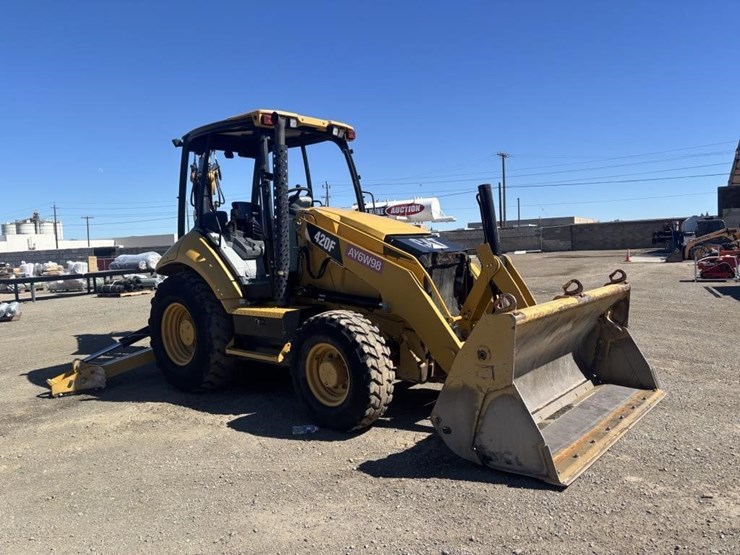 2012-caterpillar-420f-image-2