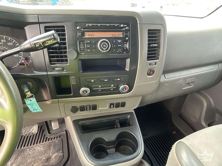 2017-nissan-nv2500hd-image-22