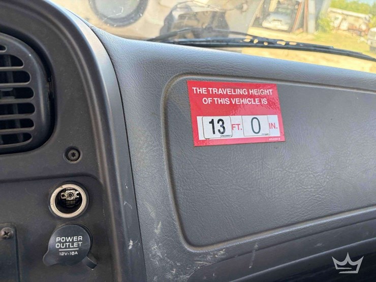 2018-freightliner-m2-106-image-27