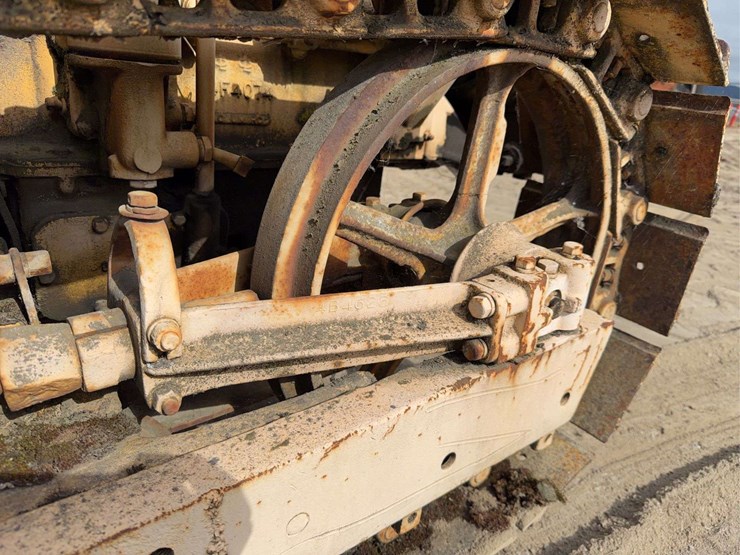 caterpillar-d2-image-21