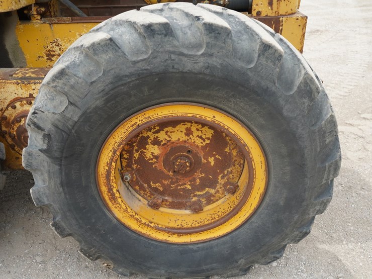 allis-chalmers-m100-motor-grader-image-11