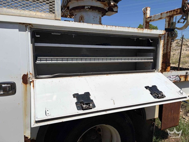 2018-freightliner-m2-106-image-22
