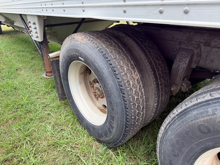 1989-peterbilt-379-image-12
