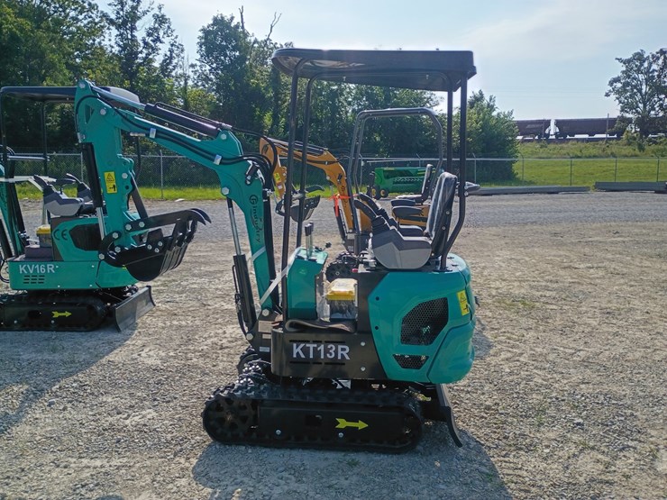 #l62-009-•-2026-cfg-kt13r-mini-excavator-image-1