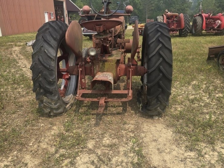 #11-•-farmall-h-vintage-tractor-image-5