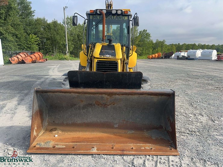 new-holland-b95b-image-2