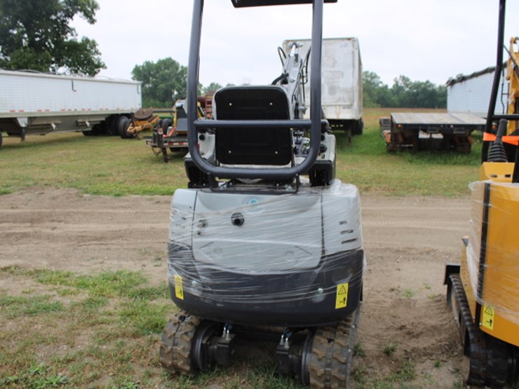 #9655-•-mini-excavator-image-5