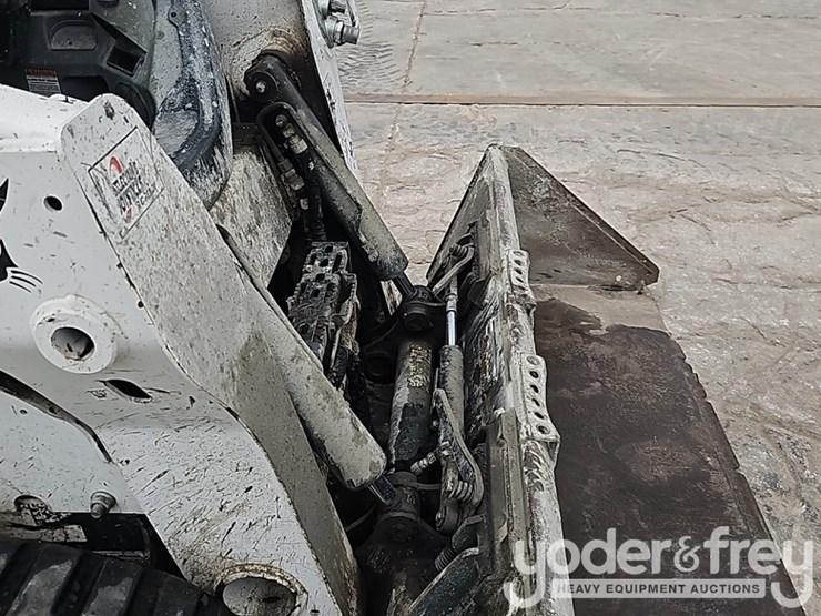 2023-bobcat-t740-image-12