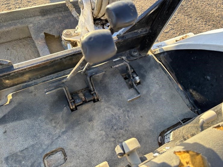 2004-bobcat-331g-image-27