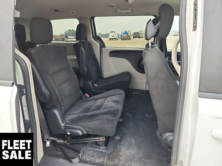 2016-dodge-grand-caravan-image-19