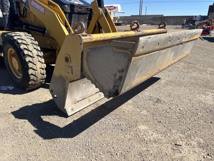 2012-caterpillar-420f-image-11
