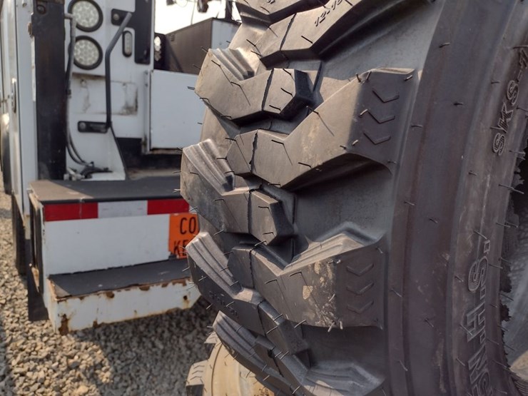 (4)-12-16.5-tires-(qea-2320)-image-3