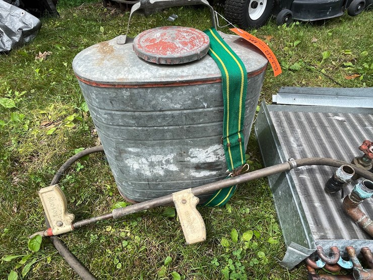 #6110-•-hudson-vintage-backpack-sprayer-image-3