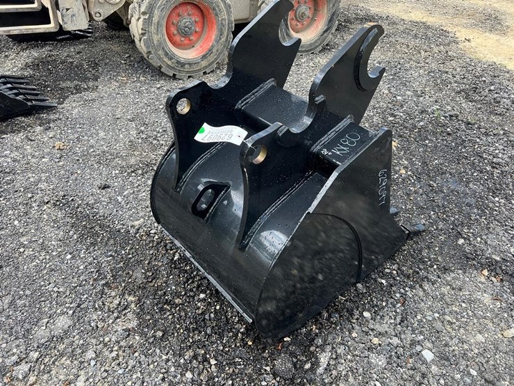 24”-quick-attach-excavator-bucket-for-kx80-image-4