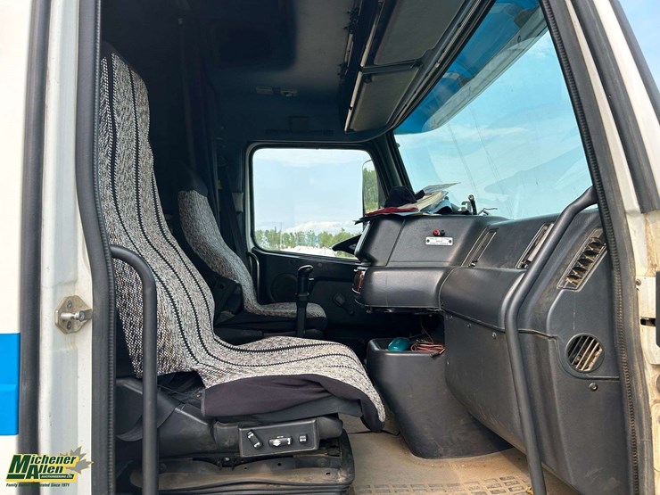 1998-volvo-vn-image-11