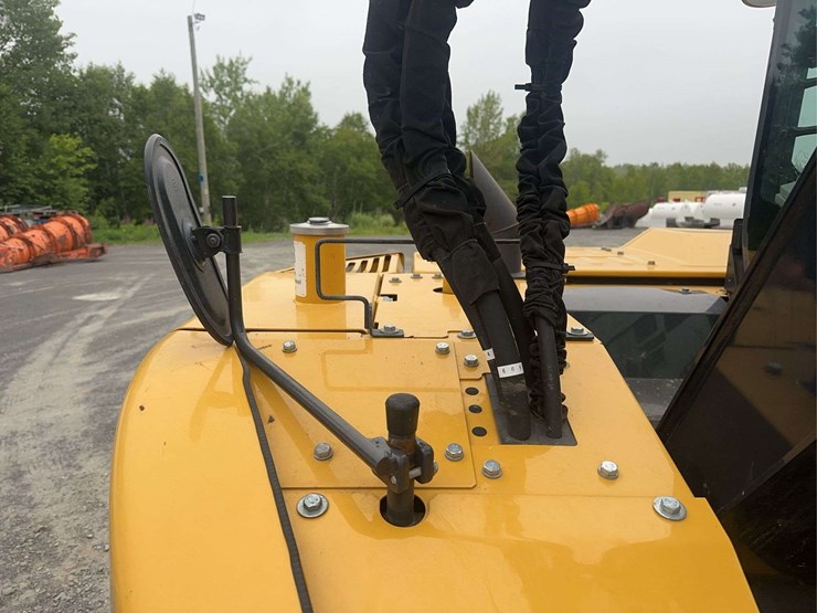 2021-deere-75g-image-33