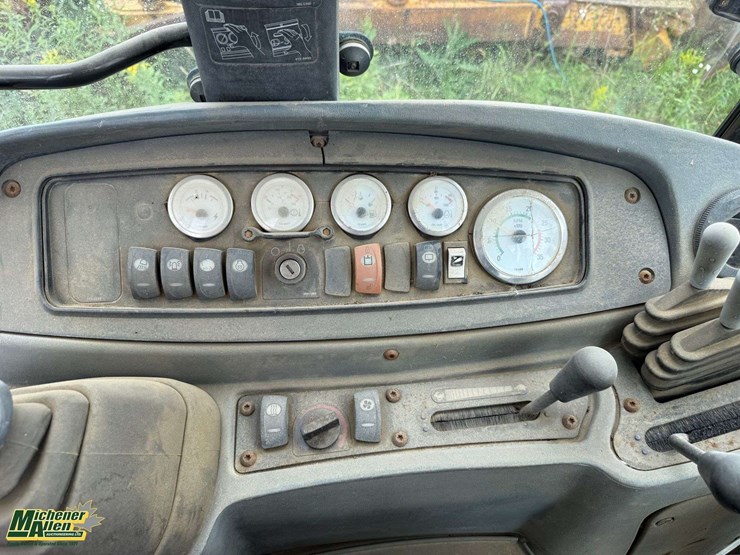 caterpillar-420d-image-25