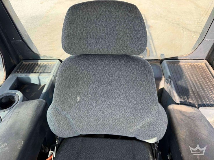 2020-deere-700k-xlt-image-97