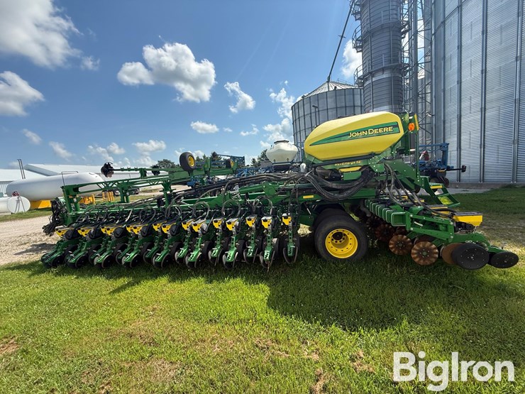 2021-john-deere-db60-image-8