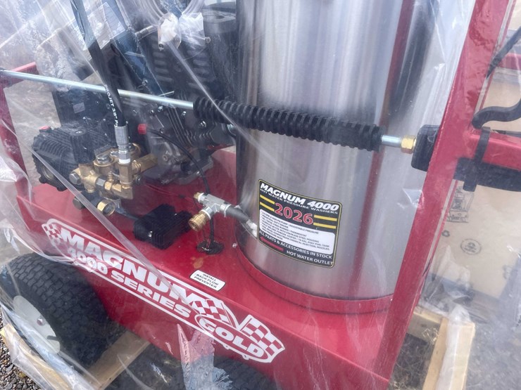 #2200-•-magnum-4000-gold-power-washer-image-5