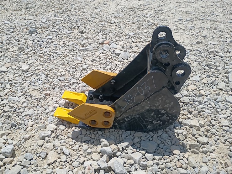 #l63-037-•-8"-bucket-mini-excavator-attachment-image-2