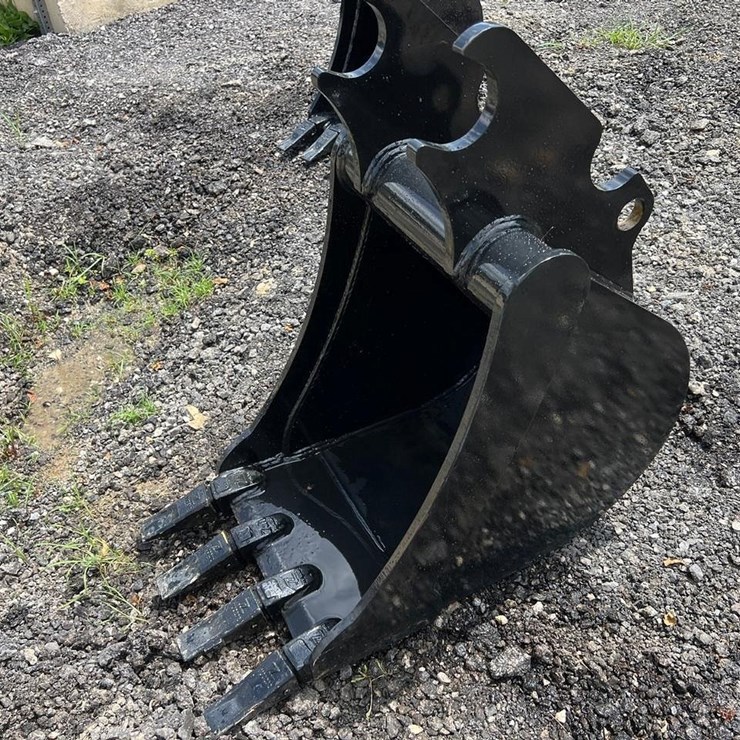 18” Quick Attach Excavator Bucket For KX57