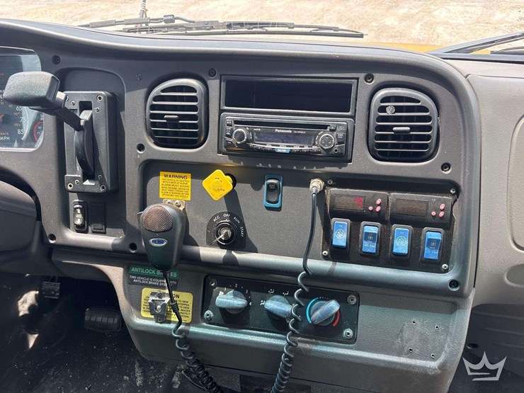 2016-freightliner-b2-image-14