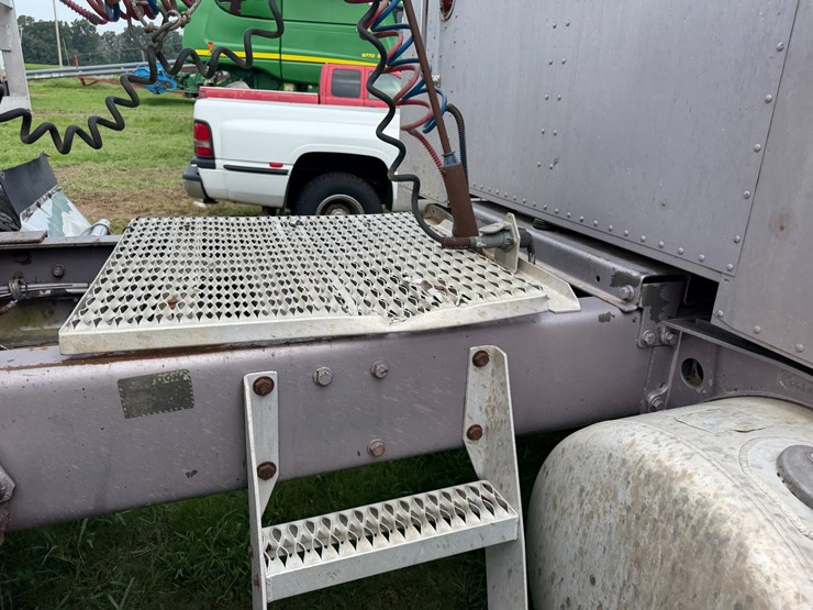 1989-peterbilt-379-image-51