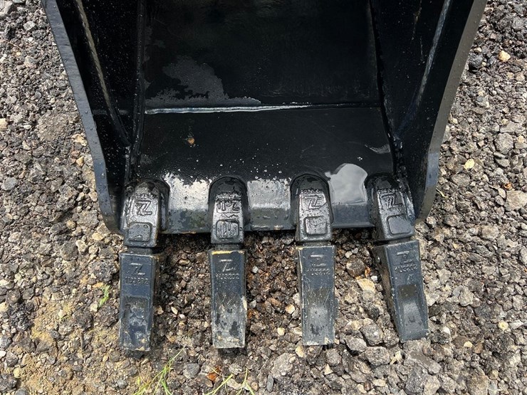 18”-quick-attach-excavator-bucket-for-kx57-image-7