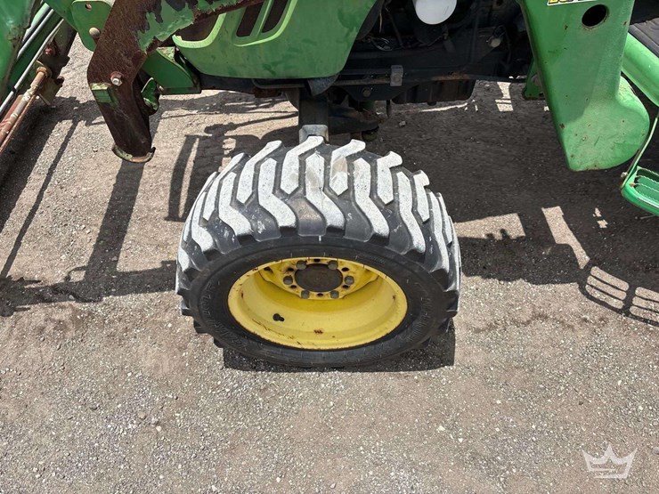 john-deere-utility-loader-tractor-image-15