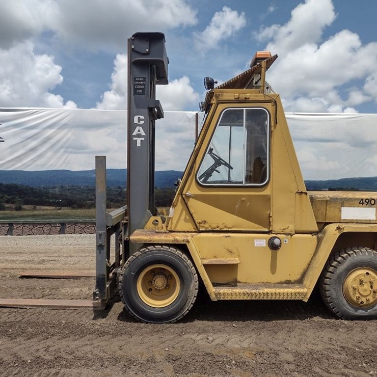 00 Cat V130 Forklift (QEA 4766)