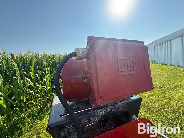 2021-universal-industries-1537-short-field-loader-electric-belt-conveyor-image-16