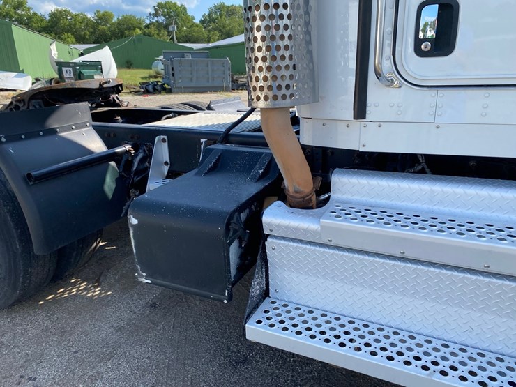 2018-kenworth-t440-image-14