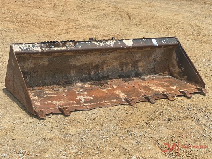 cat-79"-tooth-bucket-skid-steer-attachment-image-1
