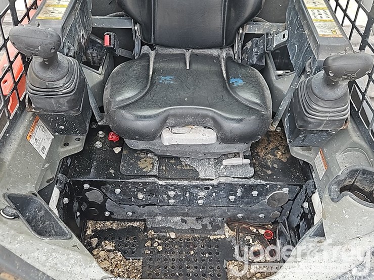 2023-bobcat-t740-image-25